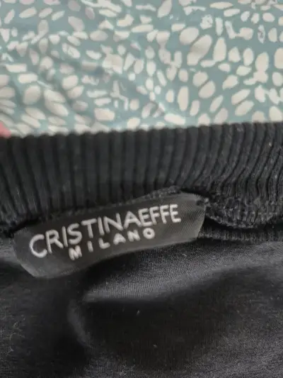 Poleron negro con diseño de rosa - miniatura 2