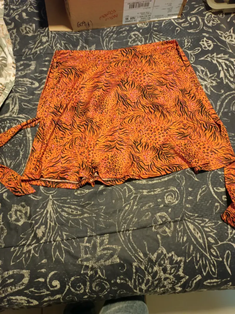 Falda pareo naranja estampada