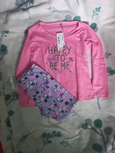 Pijama infantil rosa y floral - miniatura 1