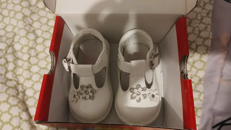 Zapatos de bebé blancos con flores - 3