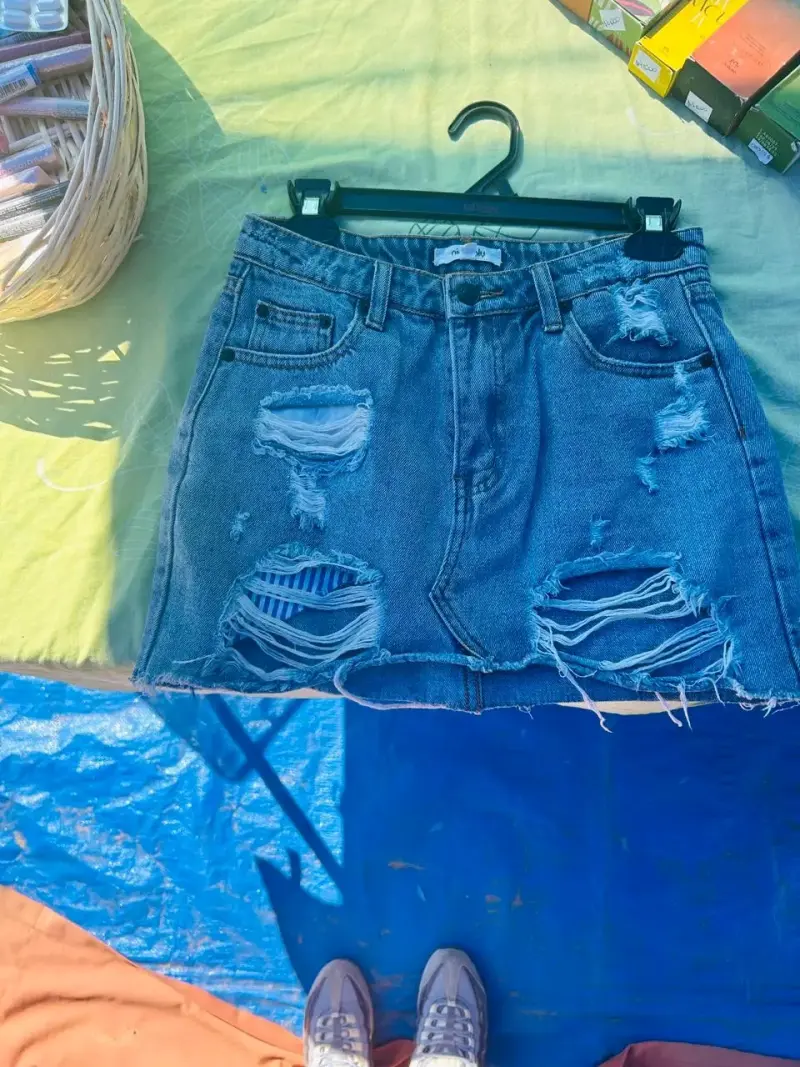 Mini falda denim desgastada