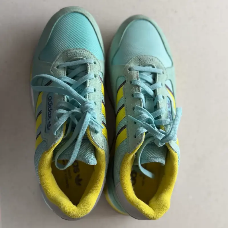 Zapatillas deportivas Adidas celestes - 1