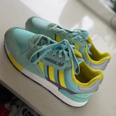 Zapatillas deportivas Adidas celestes - miniatura 2