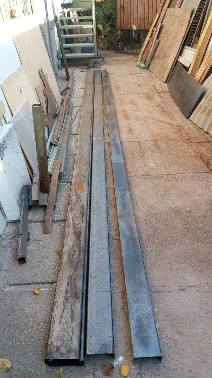 Costaneras y Canales de fierro
