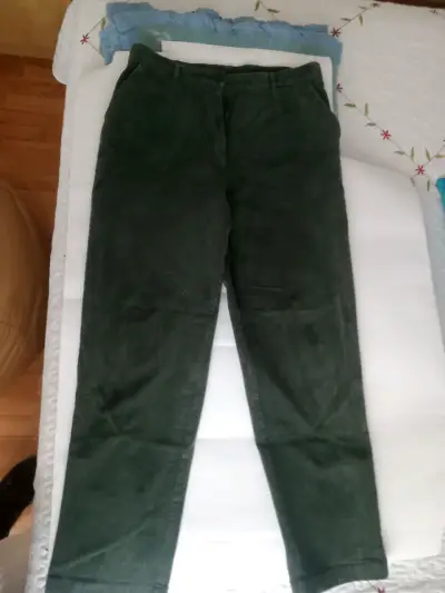Pantalones verde oscuro de pana L l. Bean - miniatura 3