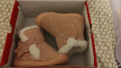 Botines rosados para bebé - miniatura 3