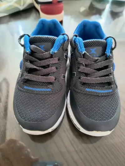 Zapatillas grises para niños - miniatura 2