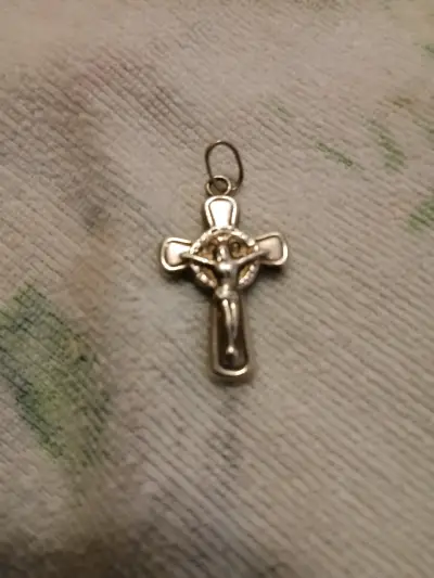 Dije de cruz en metal - miniatura 1