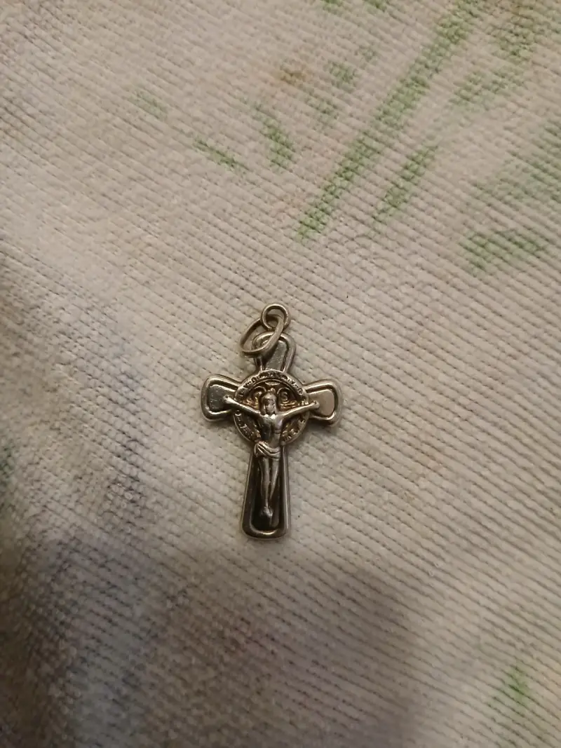Dije de cruz en metal - 2