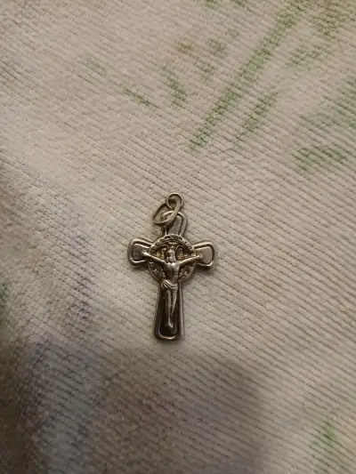 Dije de cruz en metal - miniatura 2