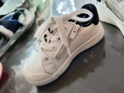 Zapatillas blancas para niño - miniatura 4