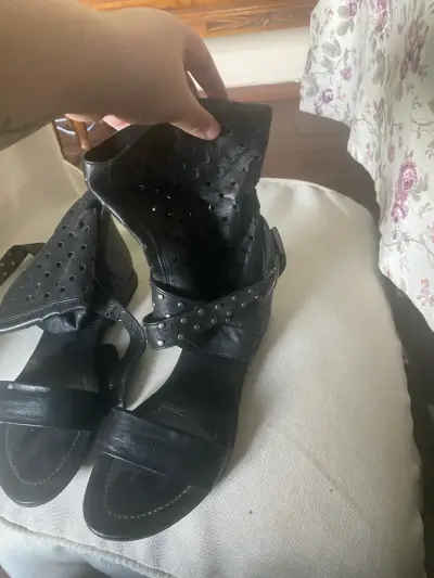 Sandalias negras con tachas - miniatura 1