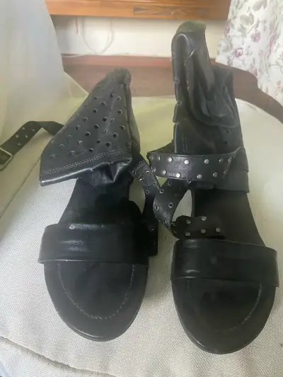 Sandalias negras con tachas - miniatura 2