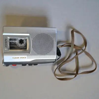 Grabadora cassette Sony TCM-150 - miniatura 3