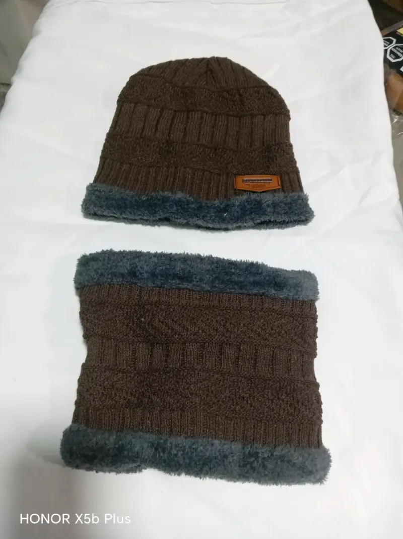 Gorro y cuello marrón con forro - 1