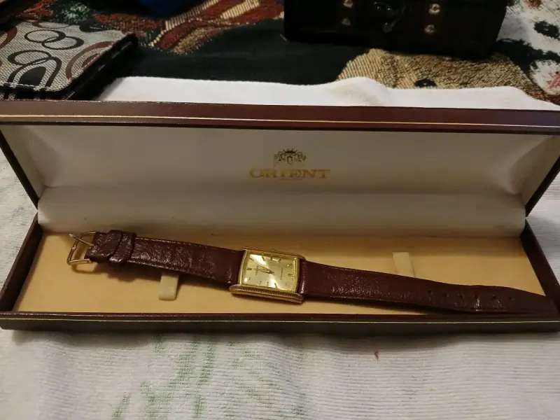 Reloj Orient dorado con pulsera de cuero - 1