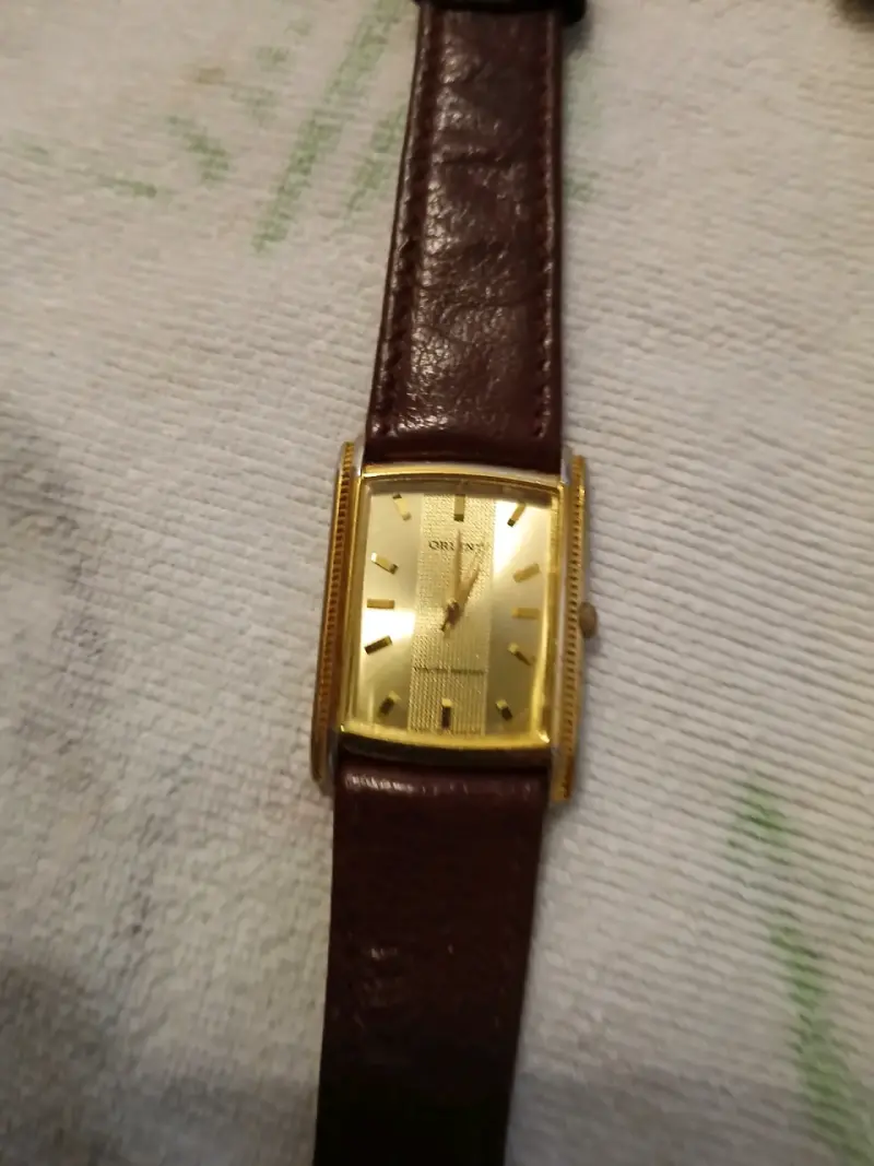 Reloj Orient dorado con pulsera de cuero - 2