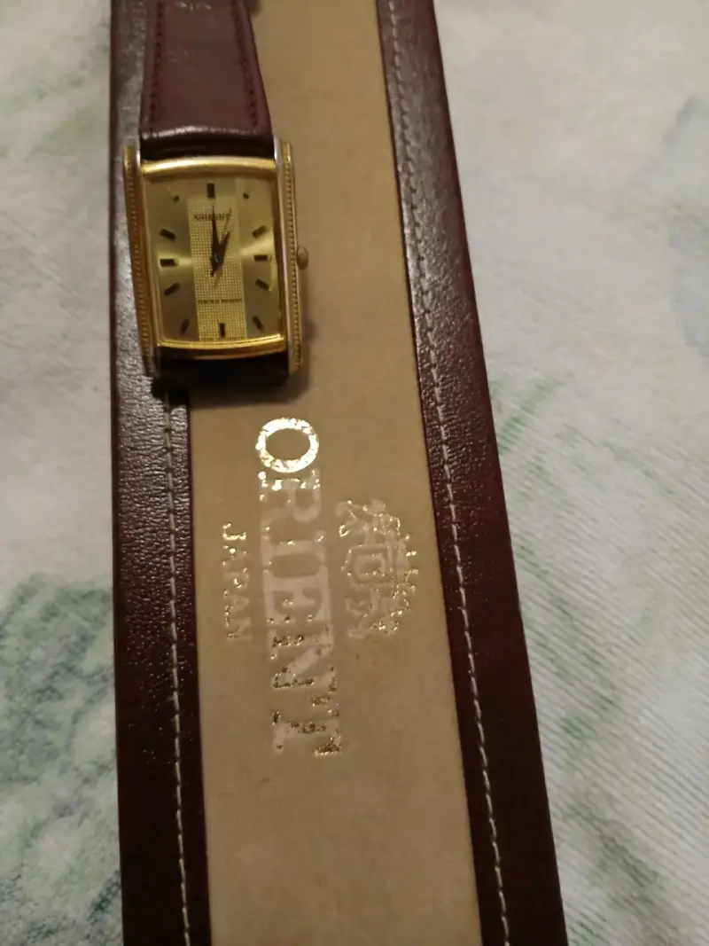 Reloj Orient dorado con pulsera de cuero - 5