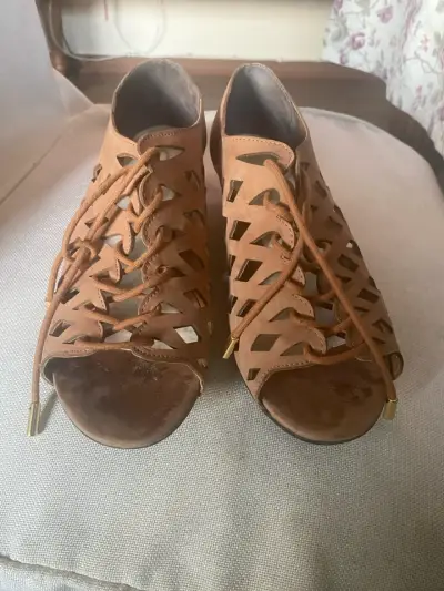 Sandalias de cuero caladas marrón - miniatura 1