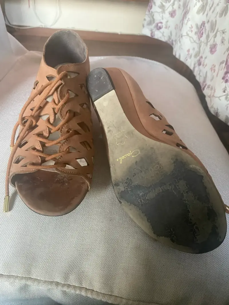 Sandalias de cuero caladas marrón - 2