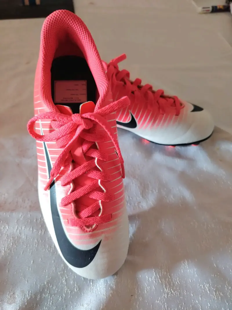 Zapatillas deportivas rosadas Nike - 1