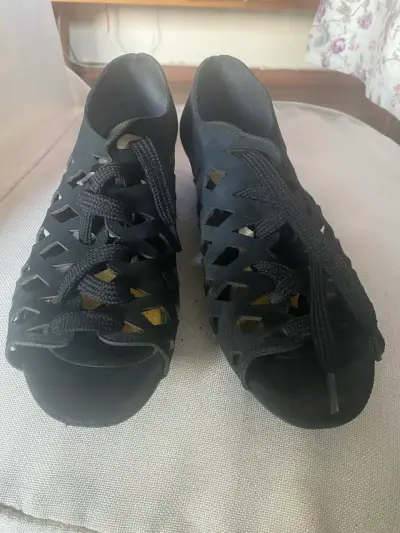Sandalias negras de cuero entrelazado - miniatura 1