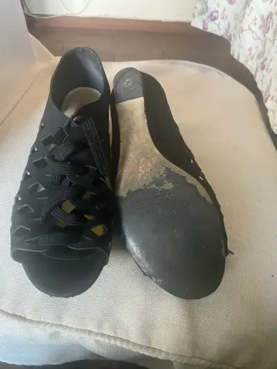 Sandalias negras de cuero entrelazado - miniatura 2