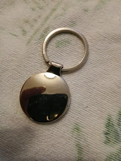 Llavero metálico con grabado - miniatura 2
