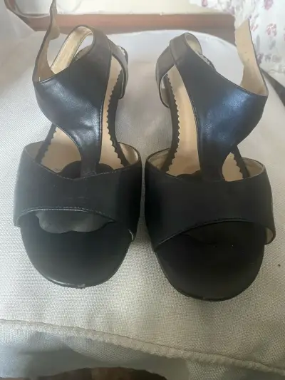 Sandalias negras de cuero - miniatura 1