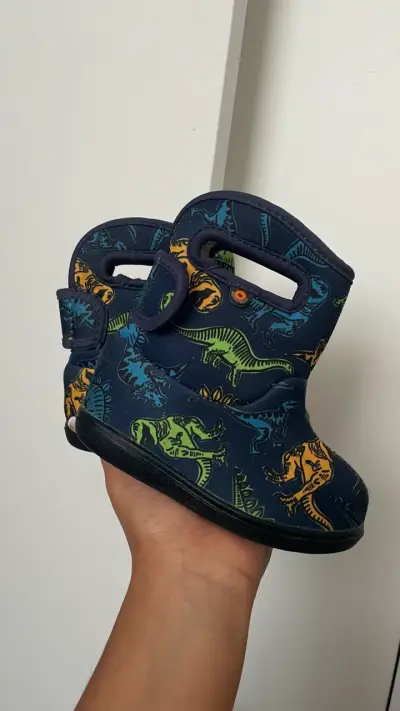 Botas infantiles con dinosaurios - miniatura 1