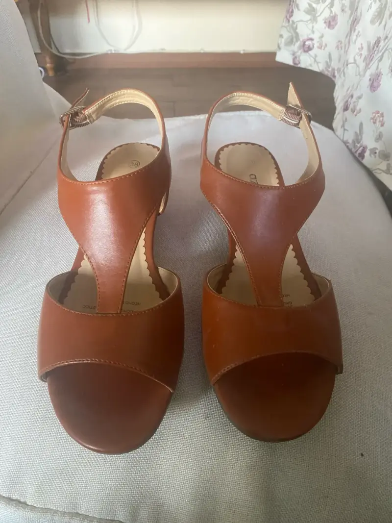 Sandalias de cuero marrón - 1