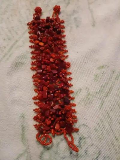 Pulsera de cuentas rojas - miniatura 1