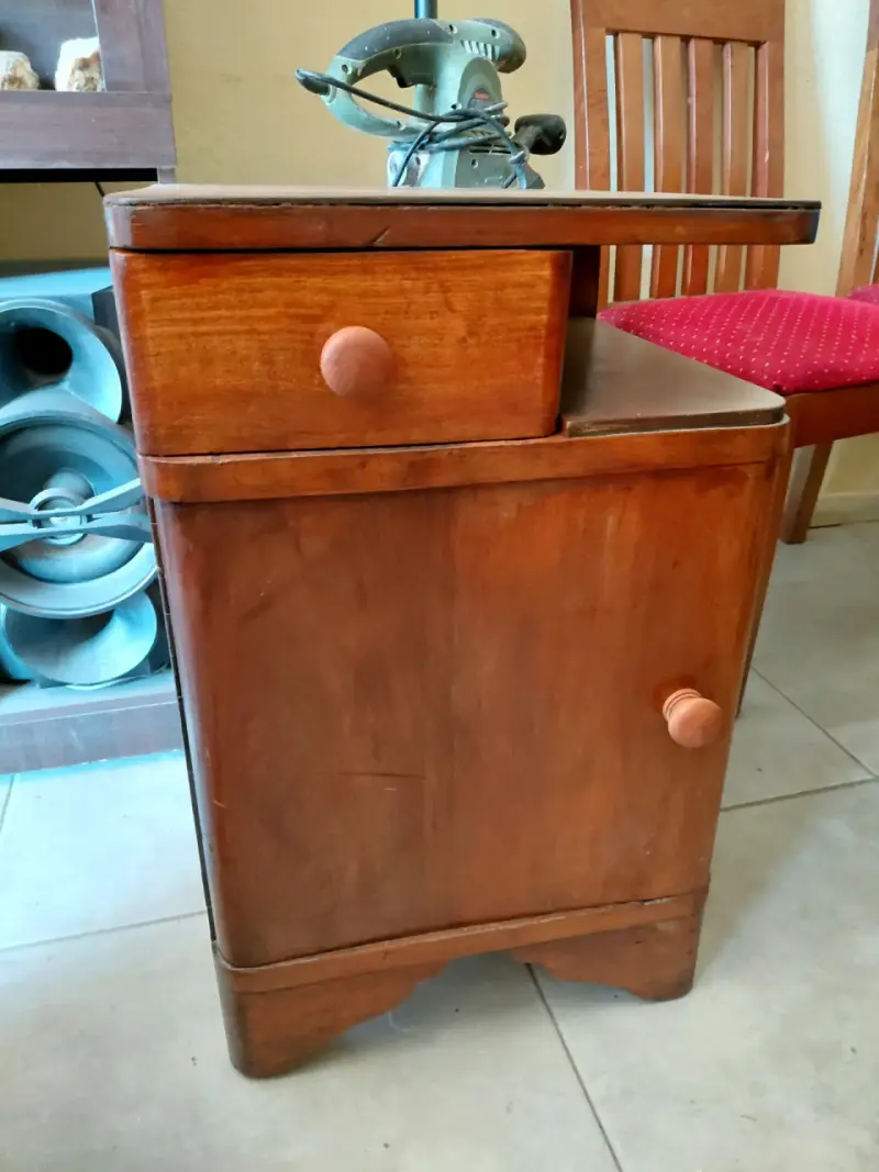 Mesa de noche de madera - 2