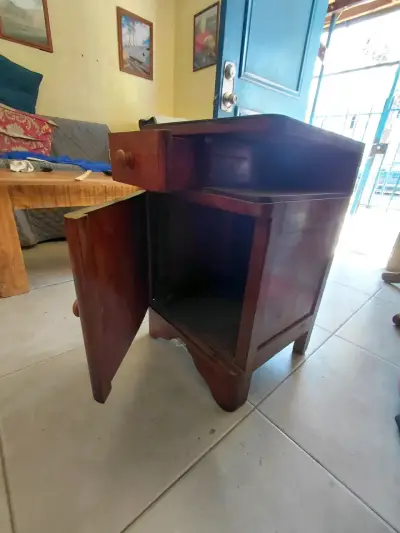 Mesa de noche de madera - miniatura 6