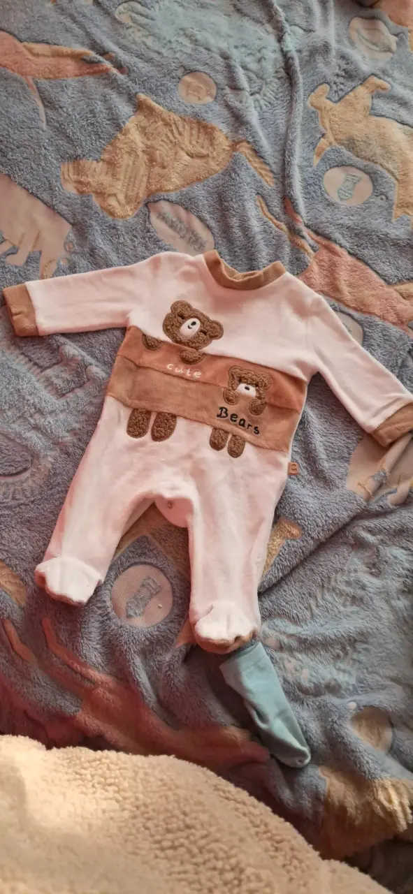 Enterito de bebé oso rosado