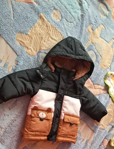 Chaqueta infantil con capucha - miniatura 1