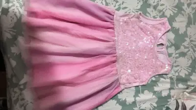 Vestido rosa con lentejuelas talla 3 - miniatura 2