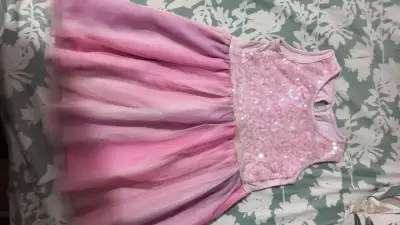 Vestido rosa con lentejuelas talla 3 - miniatura 3