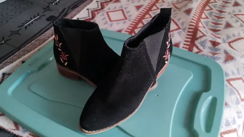 Botines negros bordados - 1