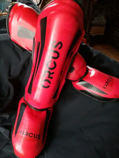 Espinilleras de boxeo Orcus rojas - miniatura 3