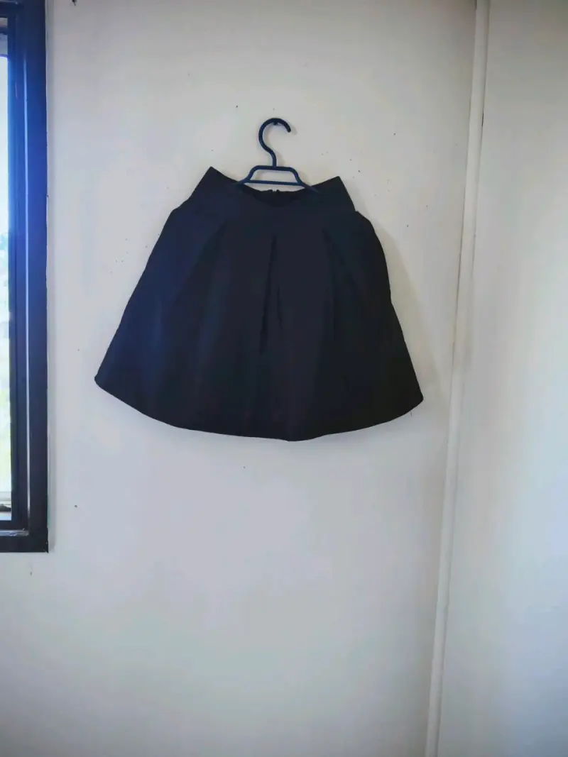 Falda negra con bolsillos Zara - 2
