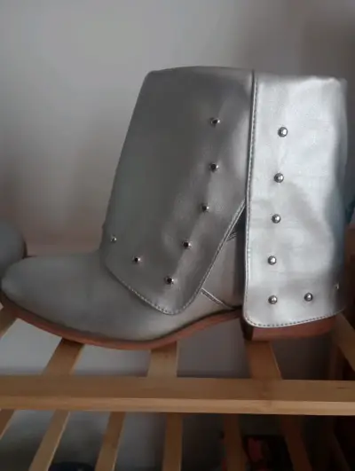 Botines plateados con tachas - miniatura 1
