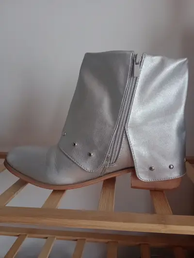 Botines plateados con tachas - miniatura 2