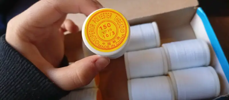 Conos de hilo blanco para coser - 2