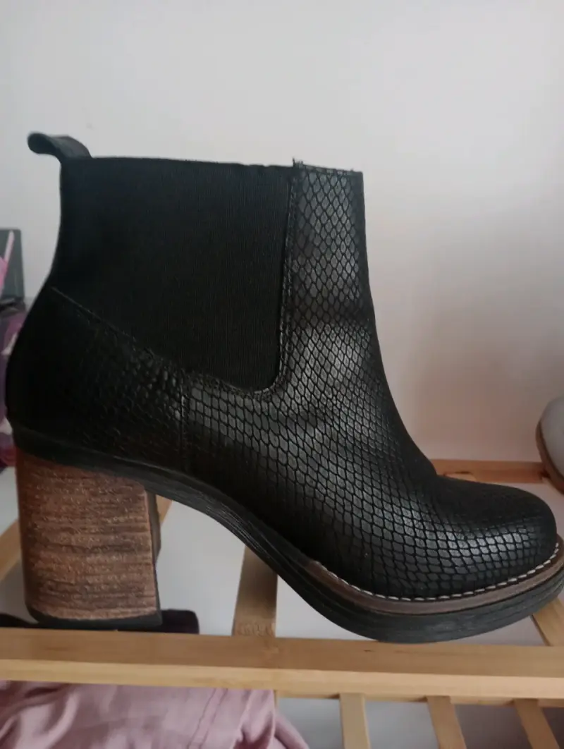 Botines negros de tacón ancho - 1