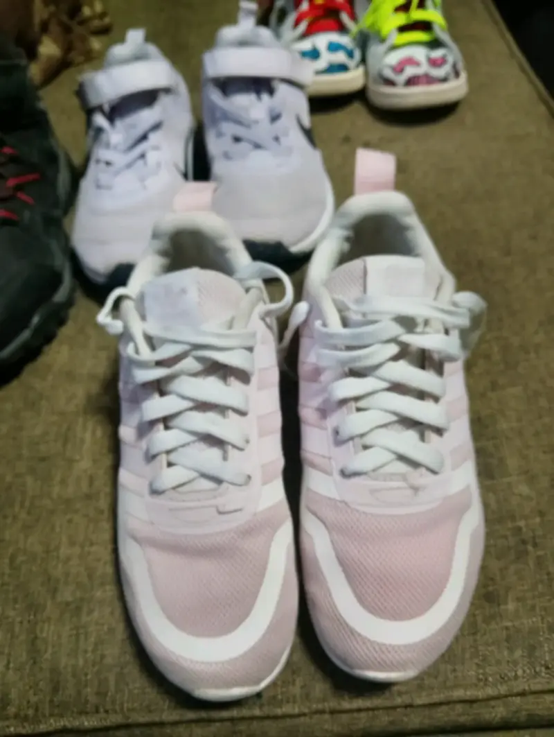 Zapatillas deportivas rosas para niña - 1