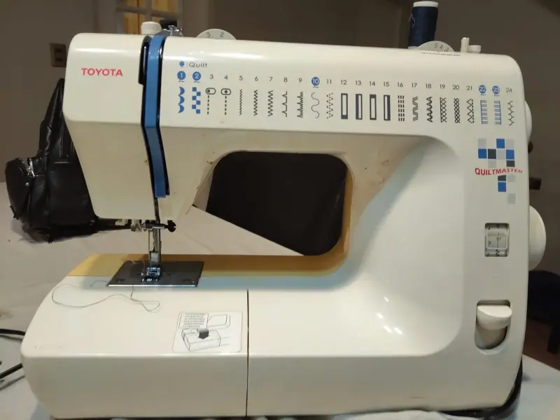 Máquina de coser Toyota Quiltmaster - 1