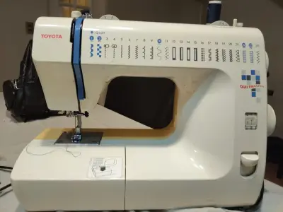 Máquina de coser Toyota Quiltmaster - miniatura 1