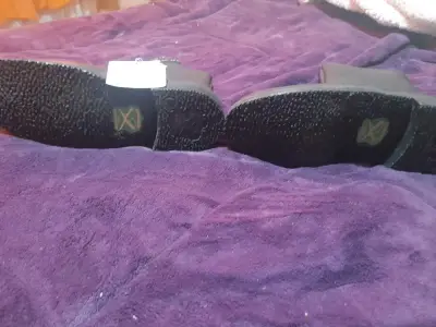 Botas negras de cuero - miniatura 2