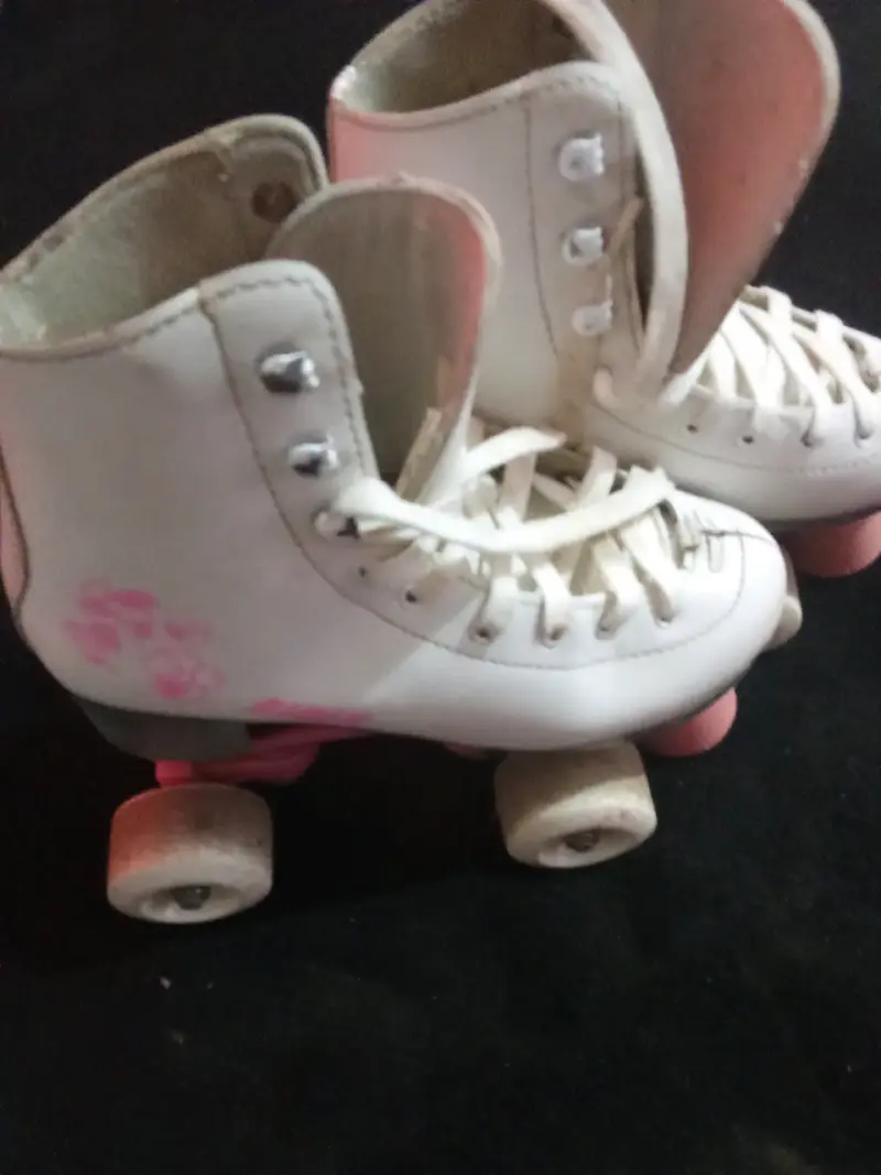 Patines de Cuatro Ruedas Blancos - 2
